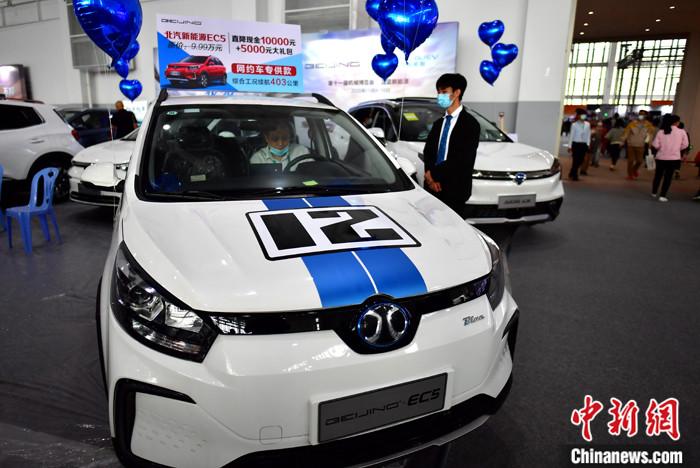 研究稱今年中國新能源汽車銷量有望破110萬輛充電基礎(chǔ)設(shè)施持續(xù)增長