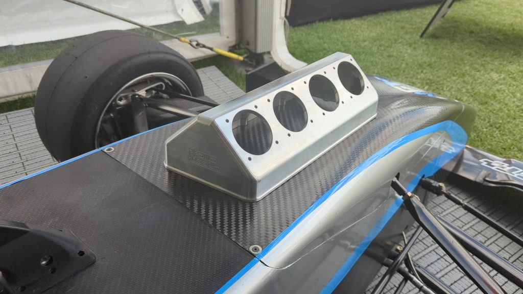 S5000賽車頂部的3D打印進(jìn)氣歧管