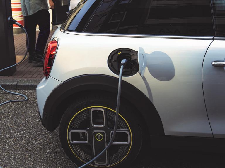 英格蘭將投資2,000萬(wàn)英鎊建1,000座電動(dòng)汽車(chē)充電站